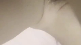 齐逼小短裙26岁少妇，唯一优点就是逼小