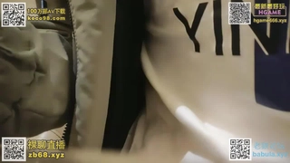 白富美少妇既然主动要求无套必须灌满骚逼