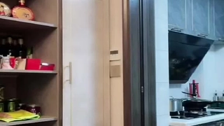高挑金发美女自慰到高潮