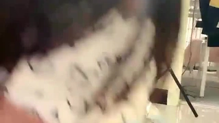 肌肉男在浴室里享受自慰会话